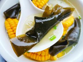 无敌鲜美好喝，营养又补钙，天凉了，赶紧给家人煲一锅暖暖的汤吧～