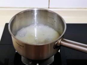 小火加热至煮沸，立刻关火。