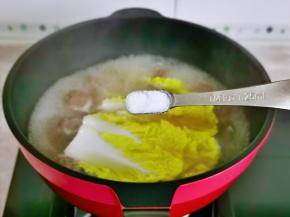 按个人口味加入盐。