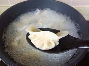 煮到饺子浮起就可以。