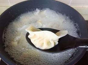 煮到饺子浮起就可以。