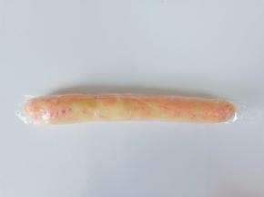 加饼干碎揉成团，包上保鲜膜揉成圆柱形冷冻半小时。