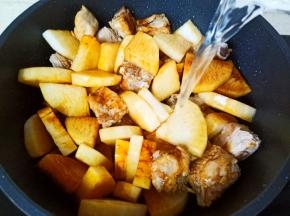 加适量的清水。