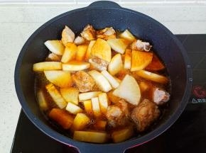 开大火炖至一小时左右。