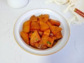 当下的萝卜格外的清甜，用来炖排骨最适合不过！