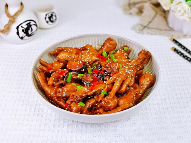 香菇鸡翅焖鸡爪