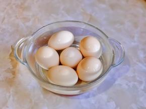 煮熟后捞出立即过冷水。