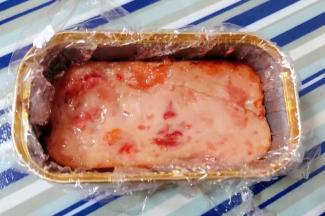 煎好的午餐肉盖在时蔬双米饭整理好