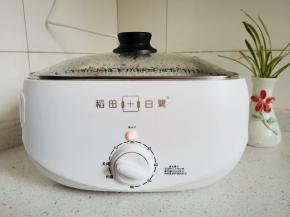 稻田白鹭肠粉机烧开水，设置20分钟，放入南瓜豆沙包蒸熟即可。