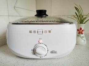 稻田白鹭肠粉机烧开水，设置20分钟，放入南瓜豆沙包蒸熟即可。