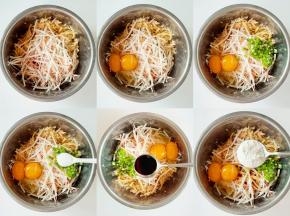 在土豆丝中加入蟹柳丝，打入两个鸡蛋，加入葱花、加1小勺盐、1勺生抽和2勺面粉。