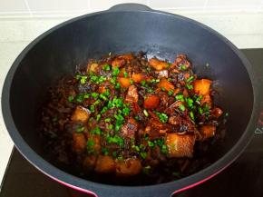 撒上一点香葱末。