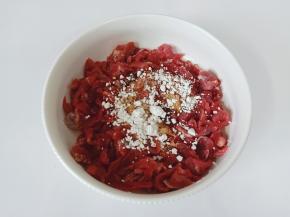 再加番薯粉有助于炒好的牛肉更加嫩滑。