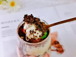 我要开动喽，一口一勺好吃停不下来。