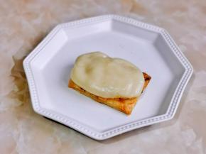 一片酥皮，一块糯米。