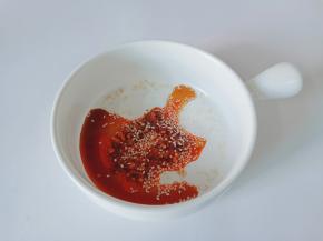 熟芝麻撒上一点。