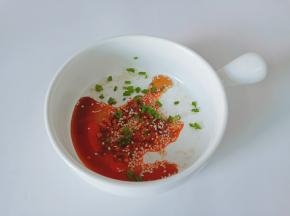 香葱切成末放一点碗里。