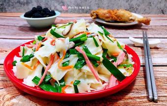 来一个烤鸡腿和自己喜欢的水果好开心哦