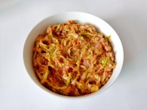 带上一次性手套，顺着一个方向搅拌均匀。