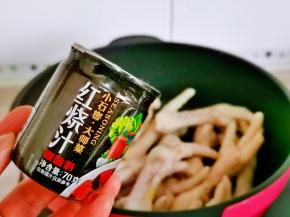 加入红烧汁，我用的这款红烧汁，不用炒糖色，特别方便，