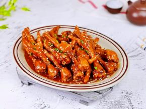 盛出装盘撒上葱花。