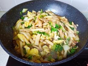 翻炒均匀即可关火。