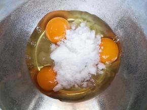 加入绵白糖。