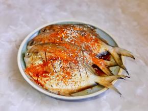 加入辣椒粉，白芝麻，孜然粒。