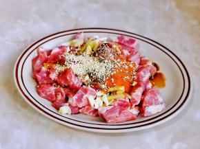 再加入白芝麻，烤肉料，孜然粒。