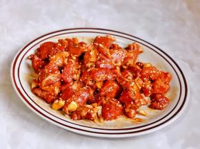 加入食用油，戴上食品手套抓拌均匀，腌制4小时左右。（我放入冰箱腌制一夜，味道特别好）