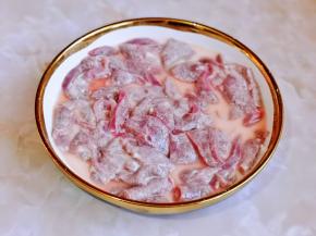 抓拌均匀，静止10分钟。