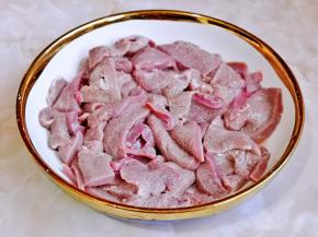 再反复用温水冲洗，直到水变得清澈没有血色。