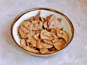 抓拌均匀，腌制15分钟。