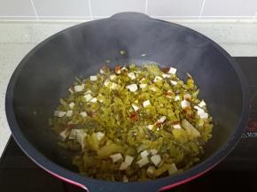 大火快速翻炒均匀。