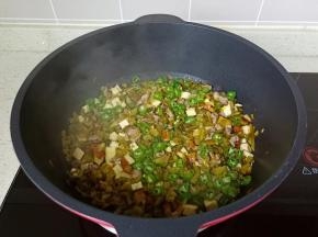 最后加入辣椒圈。