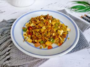 雪菜的酸爽香味扑面而来，实在是太下饭了！