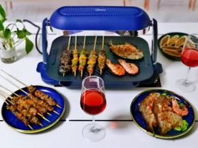 来一张今日午餐，朋友小聚，自己做的石榴果酒。