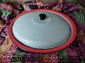 盖上，再覆盖一层塑料膜，然后再包上毯子棉被等保温，放置干燥保温的地方两三天。