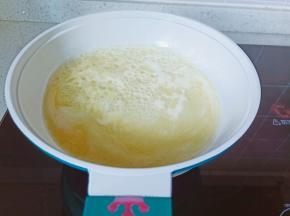 等锅里沸腾关火。