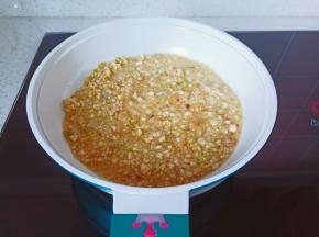 翻拌均匀自然放凉备用。