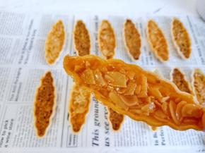 一次可以多烤一点，放包装袋装好，用塑封机把袋口封好，走亲访友带上送礼，别提多有面，手工烘焙，健康美味！