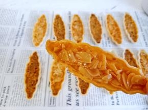 一次可以多烤一点，放包装袋装好，用塑封机把袋口封好，走亲访友带上送礼，别提多有面，手工烘焙，健康美味！