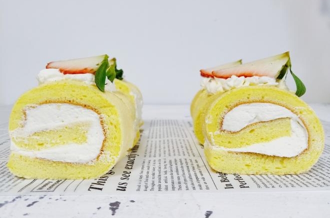 草莓奶油蛋糕卷