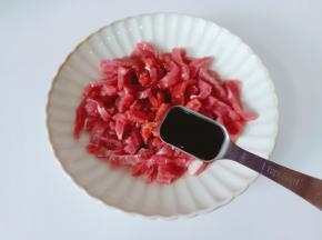 加上蚝油一勺。