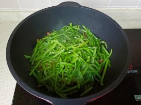 加入四季豆丝。