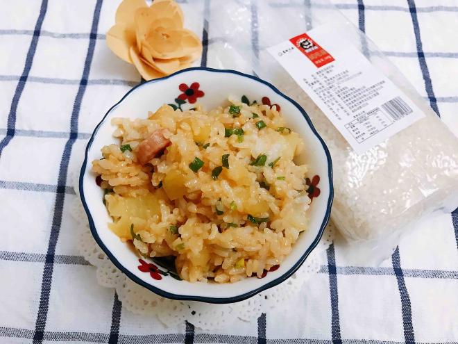 快手版土豆腊肠焖饭