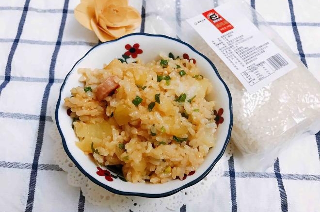 快手版土豆腊肠焖饭