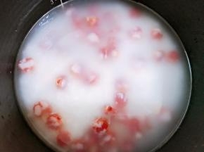 加入腊肠丁