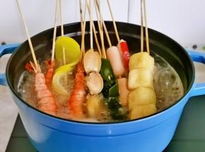 食材煮熟加入西兰花煮30秒就可以啦！