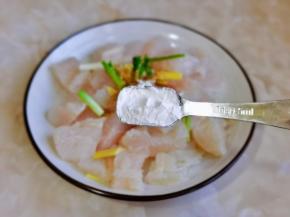 加入玉米淀粉。